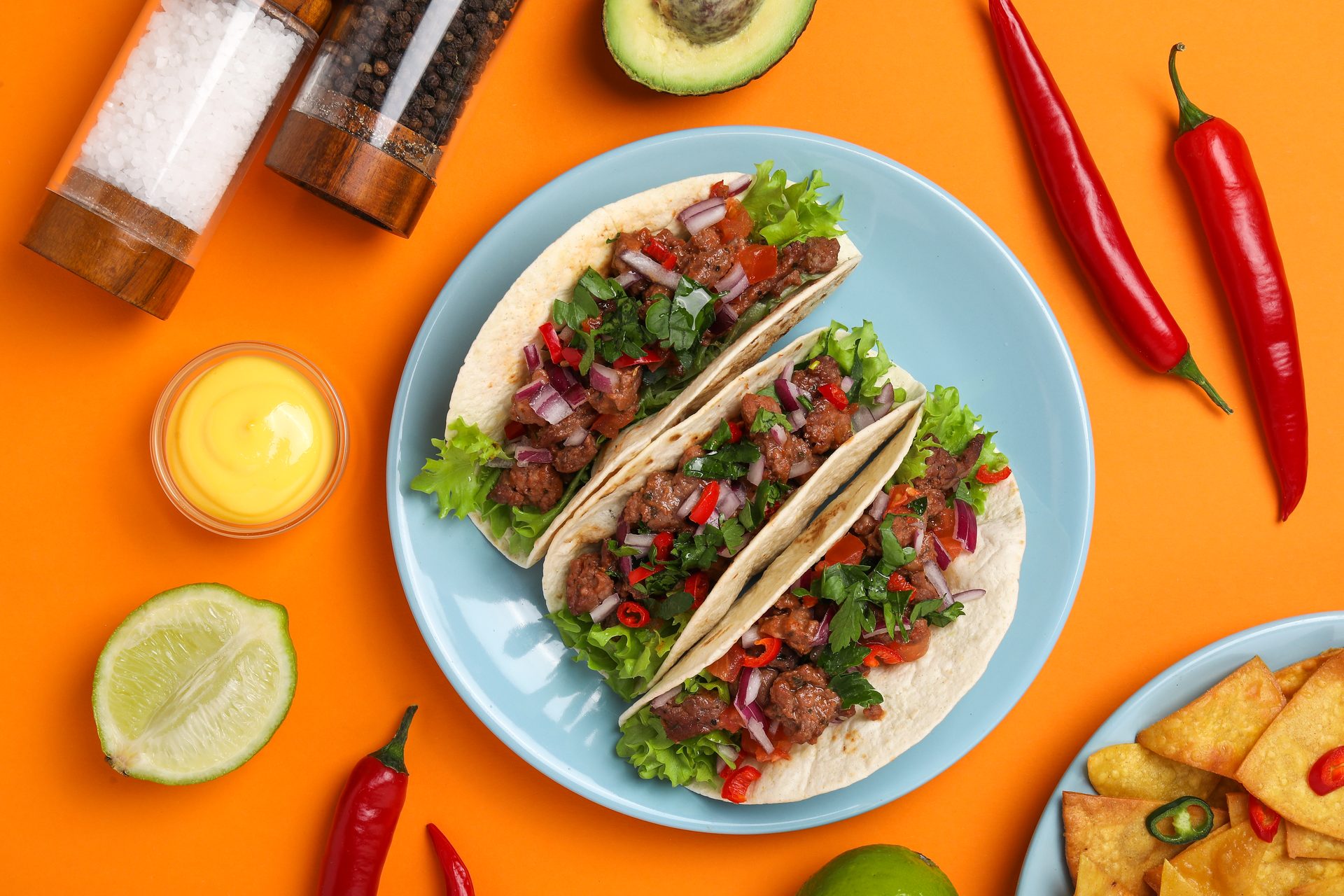 Tacos con ingredientes frescos coloridos Los Tarascos